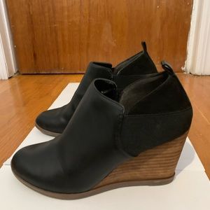 Dr. Scholls wedge booties size 6